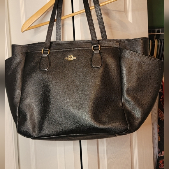 AUTHENTIC 2016 black  leather Coach Baby bag. Has shoulder strap and handles. - Picture 1 of 10